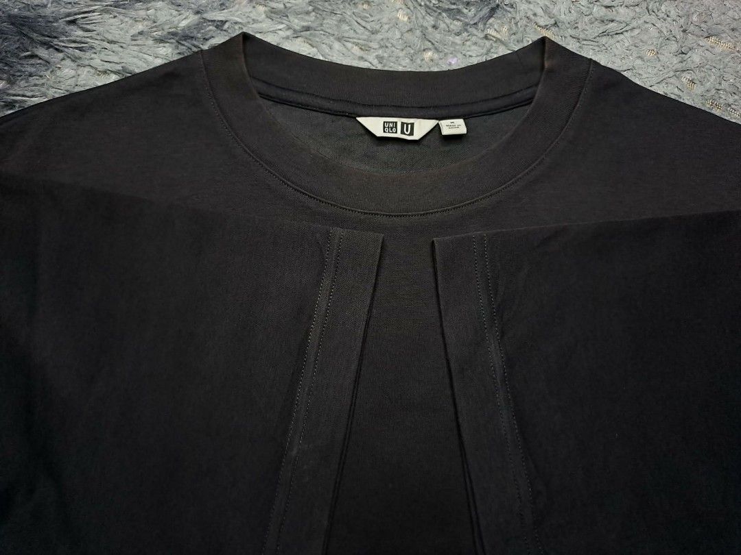 Uniqlo AIRIsm Dark Gray (Category: Tshirts & Polo Shirts ) located in Manila. Submitted by yaseen__73 (Listing ID 1462419205, Image 3). Description: Uniqlo AIRism Medium on Tag - Width 21½ - Length 27½ - Color Rate 9.5/10 - Minor Sign of Usage - In Excellent Condition - PRE OWNED Free Shipping Via J&T Express MOP : G C A S H B A N K T R A N S F E R Seller's Location : 📍Brgy. Pansol, Q.C.