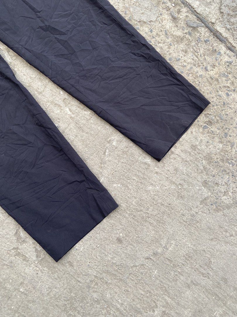 UNIQLO AIRSENSE RELAXED PANTS (Category: Trousers) located in Davao. Submitted by re.wornn (Listing ID 1462329104, Image 3). Description: •MEDIUM WAIST31-32 LENGHT39 THIGH10 HEM7 •COLOR RATE:9/10 •EXCELLENT CONDITION 🏷️350 ADD SHIP 📩DM.