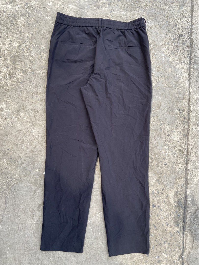 UNIQLO AIRSENSE RELAXED PANTS (Category: Trousers) located in Davao. Submitted by re.wornn (Listing ID 1462329104, Image 2). Description: •MEDIUM WAIST31-32 LENGHT39 THIGH10 HEM7 •COLOR RATE:9/10 •EXCELLENT CONDITION 🏷️350 ADD SHIP 📩DM.