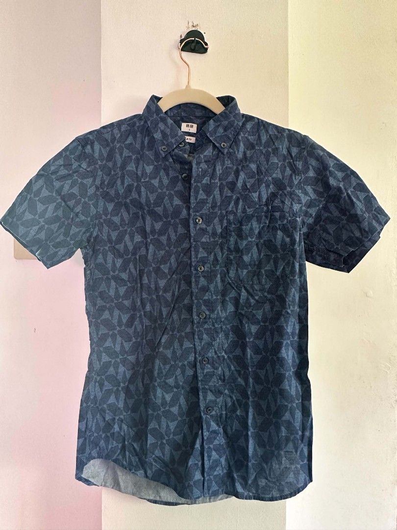 Uniqlo Buttondown Blue Shirt (Category: Tshirts & Polo Shirts ) located in Legazpi City. Submitted by aprilluxefinds (Listing ID 1462290376, Image 1). Description: Uniqlo Buttondown Shirt Slim fit Size small Cotton material Blue color.