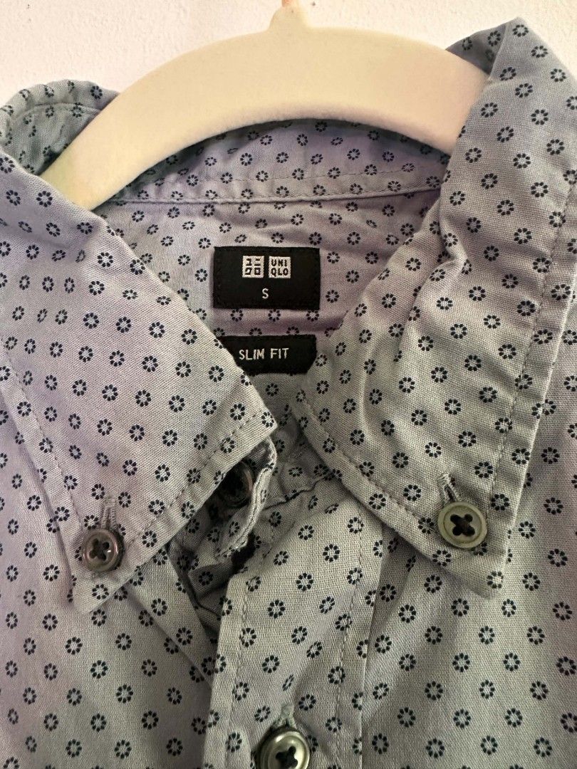 Uniqlo Buttondown Printed Shirt (Category: Tshirts & Polo Shirts ) located in Legazpi City. Submitted by aprilluxefinds (Listing ID 1462289765, Image 3). Description: Uniqlo Buttondown Shirt Slim fit Size small Cotton material.
