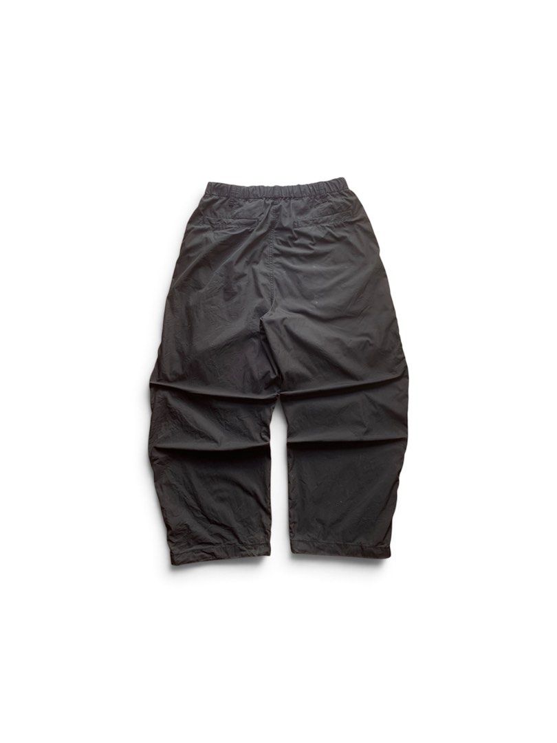 Uniqlo :C Wide Parachute Pants (Category: Activewear) located in Calamba. Submitted by tobs.thriftz (Listing ID 1462328471, Image 2). Description: Size M on Tag Waist - 30 to 34 Length - 41 Thigh - 15.5 Leg Hole - 10.5 Issue - See last 2 pics (Stains) Color Rate - 8/10 Still Wearable All items are 100% thrifted / pre-loved and may show normal signs of wear due to previous use and age. Please manage your expectations before purchasing. We do our b
