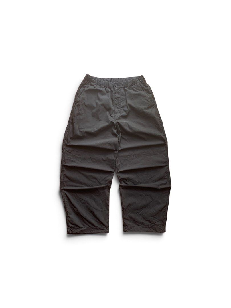 Uniqlo :C Wide Parachute Pants (Category: Activewear) located in Calamba. Submitted by tobs.thriftz (Listing ID 1462328471, Image 1). Description: Size M on Tag Waist - 30 to 34 Length - 41 Thigh - 15.5 Leg Hole - 10.5 Issue - See last 2 pics (Stains) Color Rate - 8/10 Still Wearable All items are 100% thrifted / pre-loved and may show normal signs of wear due to previous use and age. Please manage your expectations before purchasing. We do our b