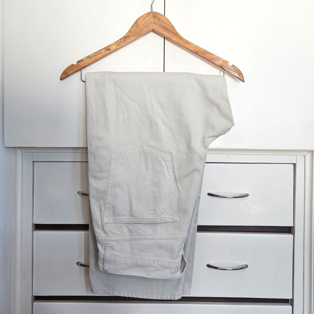 Uniqlo Denim Pleated Pants: Beige (Category: Jeans) located in Marikina City. Submitted by shop.cheskaloo (Listing ID 1462437221, Image 2). Description: Brand: Uniqlo Item: Uniqlo Denim Pleated Pants Color: Beige Size: 26 (waist: 30in, hip: 43in) Description: - high-waisted, wide fit with pleats - with belt loops, button and zipper - 2 side pockets, 2 back pockets - 100% cotton Condition: Well used. Good condition. RFS: Decluttering. Not used for
