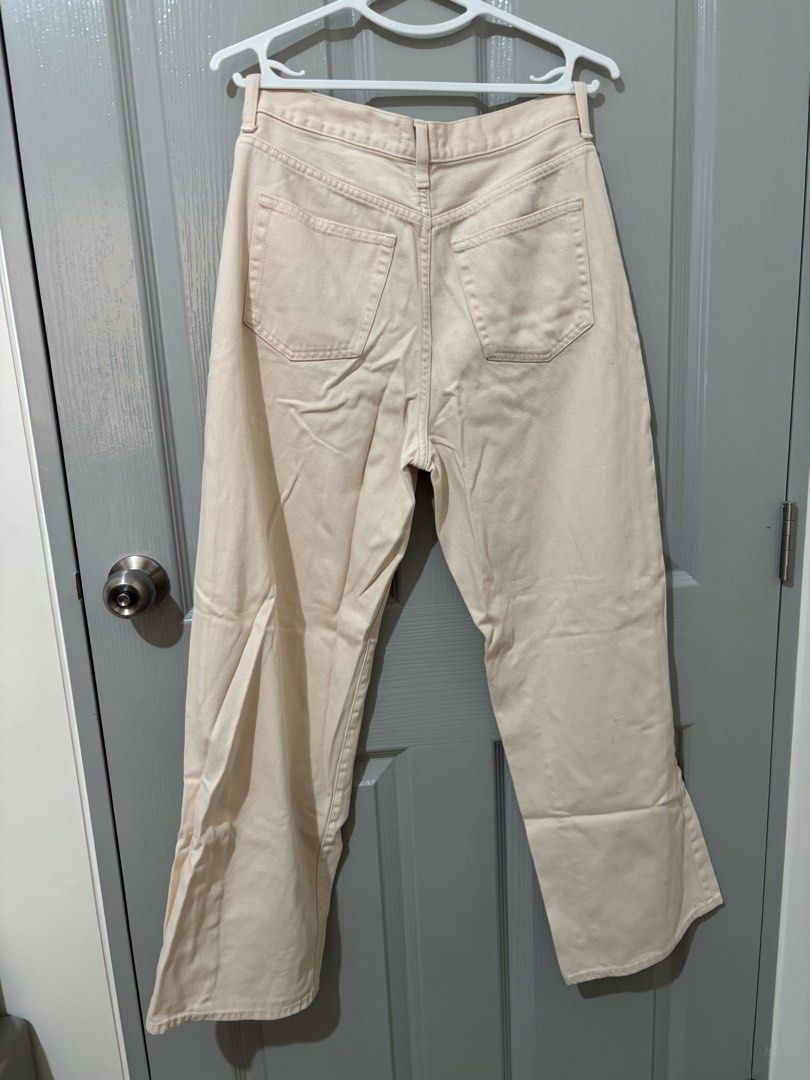 Uniqlo Jeans (Category: Jeans) located in Manila. Submitted by ivscurated (Listing ID 1462314213, Image 3). Description: Uniqlo Jeans (soft peach color) Size 26 (66cm) Worn twice. .