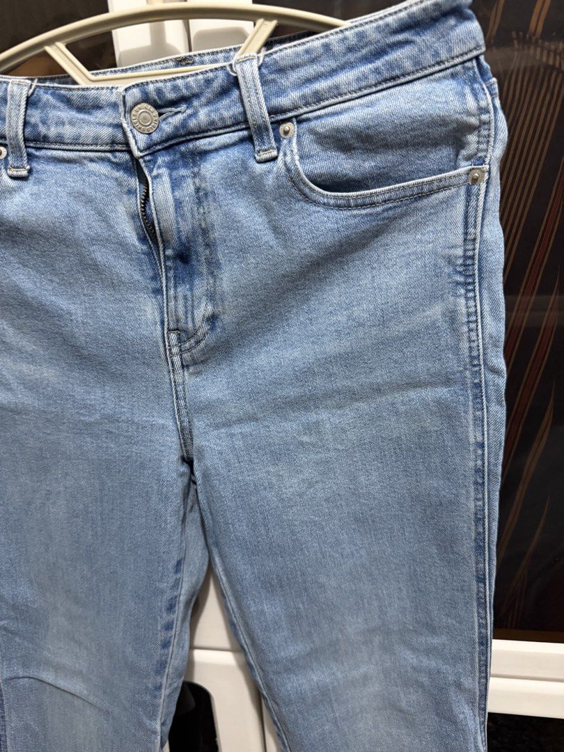 Uniqlo Jeans (Category: Jeans) located in Lipa City. Submitted by jenragragio (Listing ID 1462363176, Image 2). Description: Used twice Size 26 Fits Small to Medium Stretch Straight Cut.