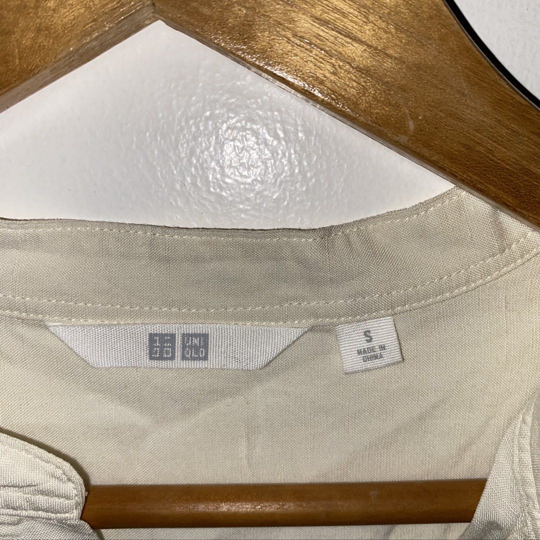 UNIQLO linen blend top (Category: Shirts) located in San Jose del Monte. Submitted by mamiracky (Listing ID 1462349456, Image 3). Description: .