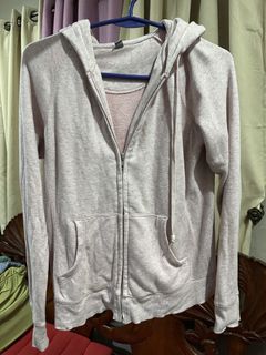 (Category: ) located in . Submitted by shopkriscloset (Listing ID 1462377937, Image 1). Description: .