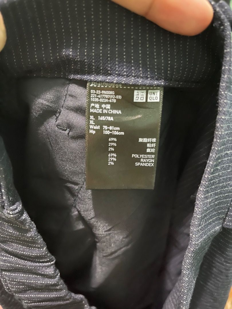 UNIQLO PINSTRIPED SHORTS (Category: Shorts) located in Las Pinas. Submitted by rafabenito (Listing ID 1462291326, Image 3). Description: Navy blue pinstriped shorts Waist: 32” Length: 16”.