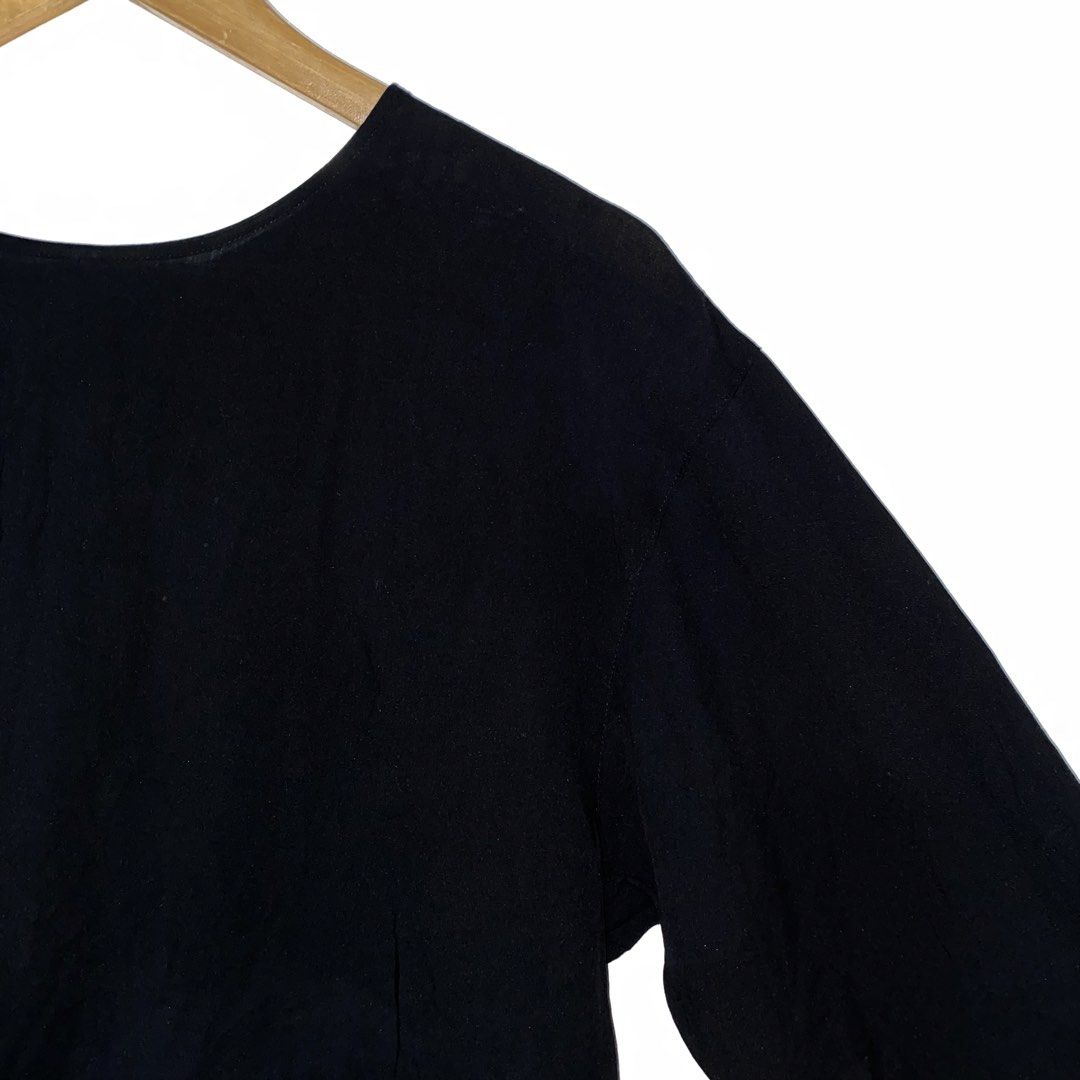 UNIQLO rayon long sleeve top (Category: Blouses) located in San Jose del Monte. Submitted by mamiracky (Listing ID 1462363398, Image 2). Description: .