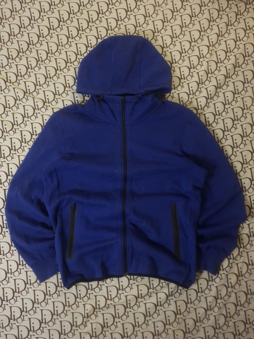 Uniqlo UT fleece jacket (Category: Coats, Jackets and Outerwear) located in San Fernando. Submitted by retro.district. (Listing ID 1462432953, Image 1). Description: - UT Uniqlo hoodie fleece - Size: Medium - Condition: Excellent - no issue - Color Rate: 9.5/10 (blue violet).
