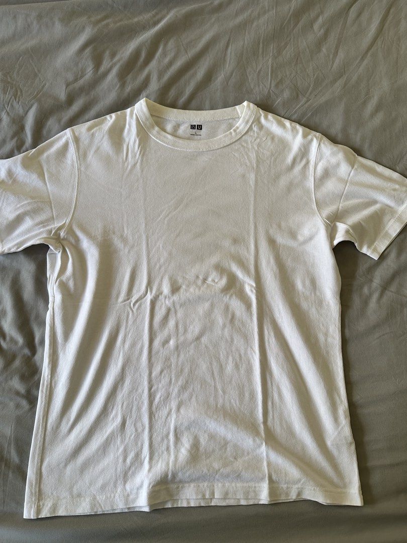 Uniqlo White Shirt (L) (Category: Tshirts & Polo Shirts ) located in Muntinlupa City. Submitted by alabang__thrift (Listing ID 1462308754, Image 1). Description: .