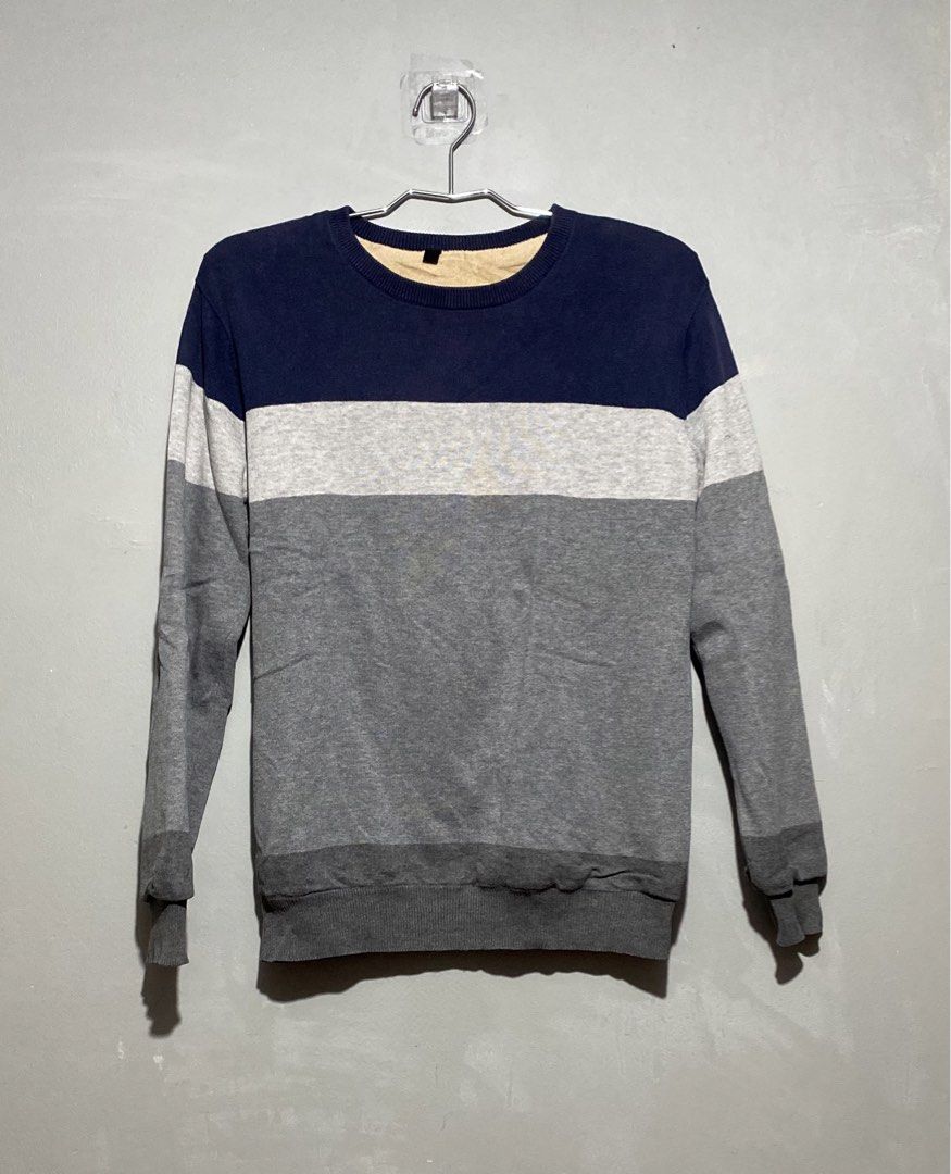 Unisex Pullover (Category: Longsleeves) located in Mandaluyong City. Submitted by aiztyle (Listing ID 1462323239, Image 1). Description: Unisex Pullover Best fit Medium Measurement: Chest 20” Length 25” Super SALE Php100.00 only.