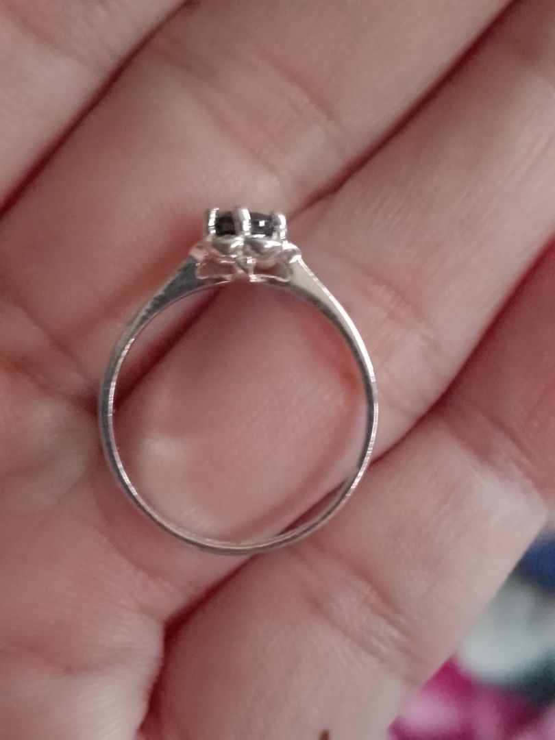 Unisilver ring (Category: Rings) located in Malabon City. Submitted by freecrystal.fa0732 (Listing ID 1462328643, Image 3). Description: bnew unisilver ring with box (heart ring box) & cleaning card. size 6.5 Can do meet ups near me Shipping fee shouldered by buyer.
