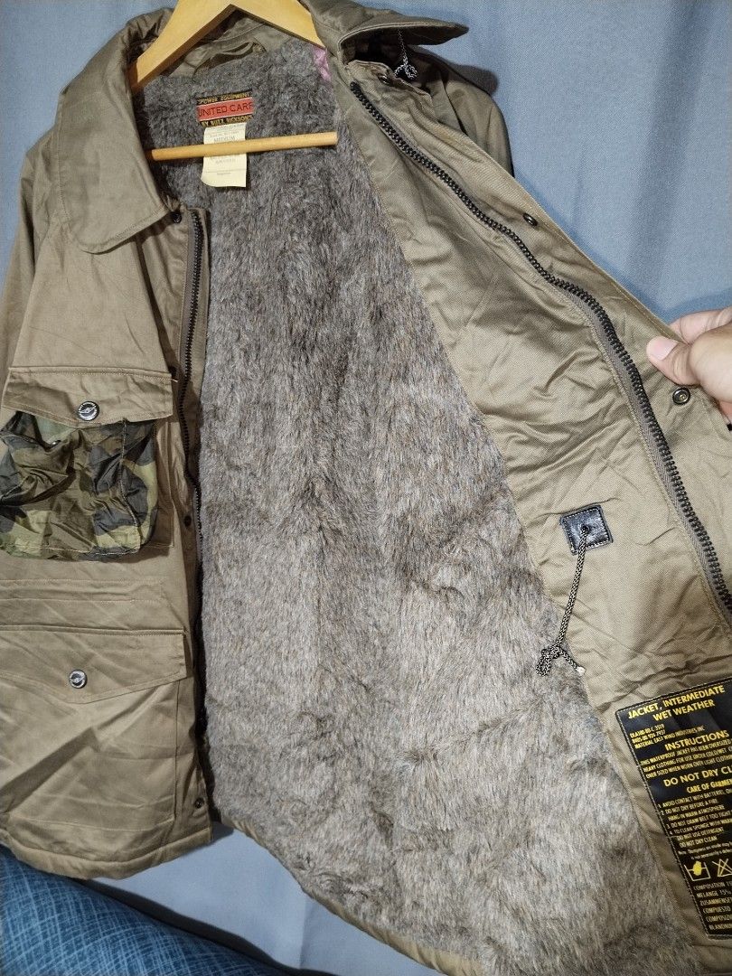 United Carr by Buzz Rickson's Intermediate Field Jacket Fur Lining (Category: Coats, Jackets and Outerwear) located in Taytay. Submitted by the_vtg_pop-up (Listing ID 1462349229, Image 3). Description: vintage archive from 1999 medium fit L 24 x 29.