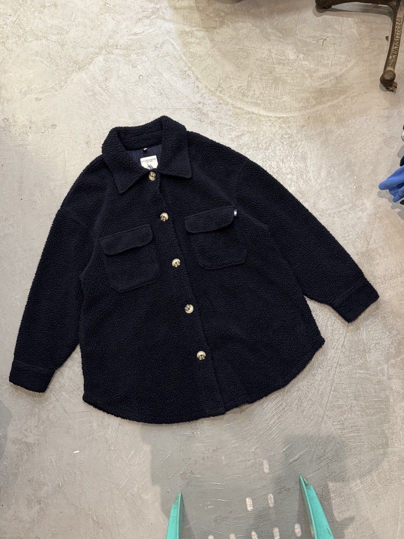 US POLO ASSN. SHERPA COAT (Category: Coats, Jackets and Outerwear) located in Manila. Submitted by blackhearted28 (Listing ID 1462421335, Image 1). Description: US POLO ASSN. SHERPA COAT XXL (26x32) SHERPA .