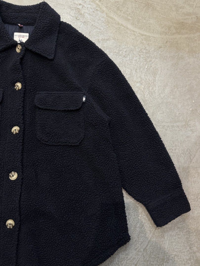 US POLO ASSN. SHERPA COAT (Category: Coats, Jackets and Outerwear) located in Manila. Submitted by blackhearted28 (Listing ID 1462421335, Image 2). Description: US POLO ASSN. SHERPA COAT XXL (26x32) SHERPA .