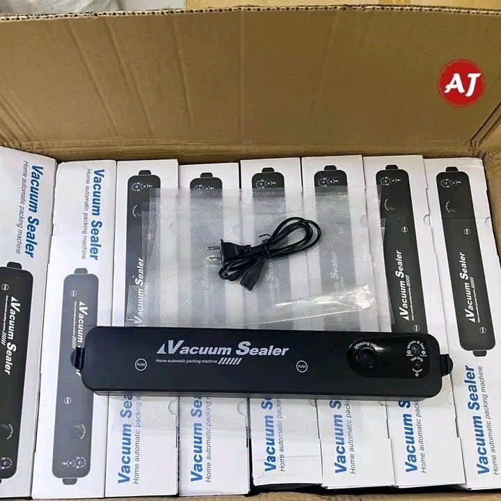 Vacuum Sealer (Category: Other Kitchen Appliances) located in Manila. Submitted by micoooy (Listing ID 1462319622, Image 2). Description: .