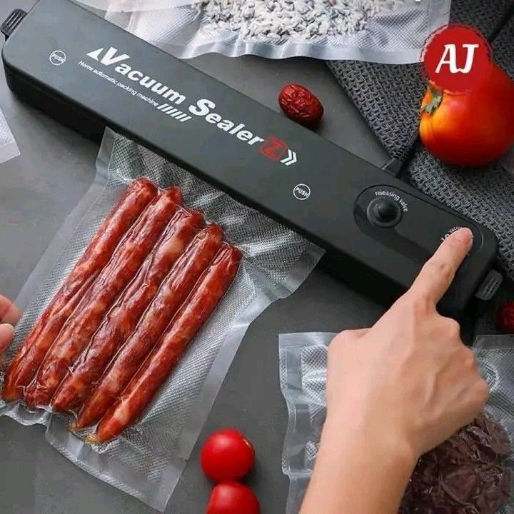 Vacuum Sealer (Category: Other Kitchen Appliances) located in Makati City. Submitted by oideme (Listing ID 1462324987, Image 1). Description: .