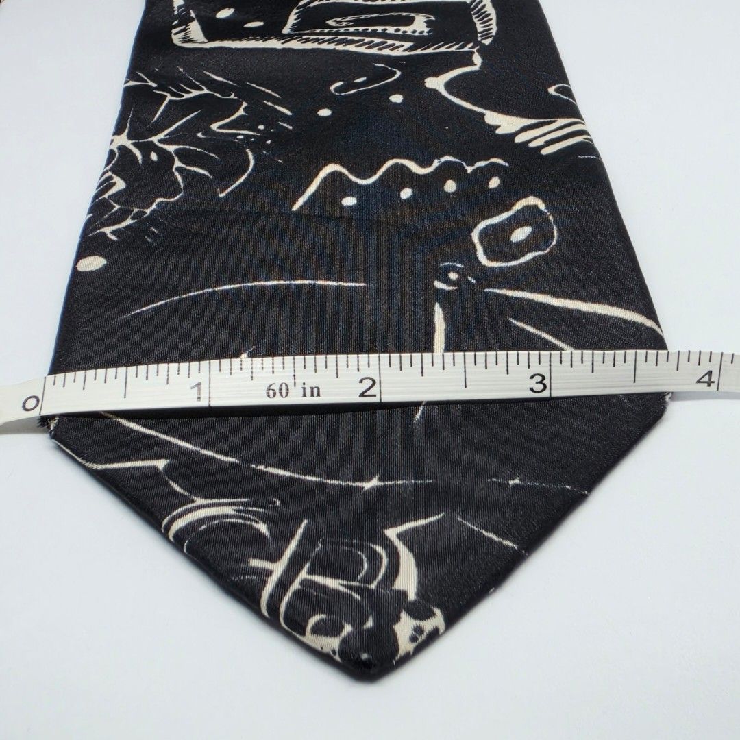 Valentino Black & White Abstract Pattern Silk Necktie (Category: Ties) located in Pasig City. Submitted by driplocale (Listing ID 1462384061, Image 3). Description: Valentino Black & White Abstract Pattern Silk Necktie Condition 9.5/10 Width: 3.7inches.