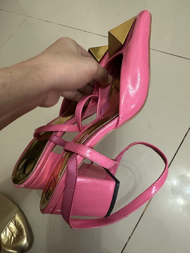 Valentino Heels (Category: Announcements) located in Butuan. Submitted by wear.next (Listing ID 1462398271, Image 3). Description: Size 38 No inclusion .