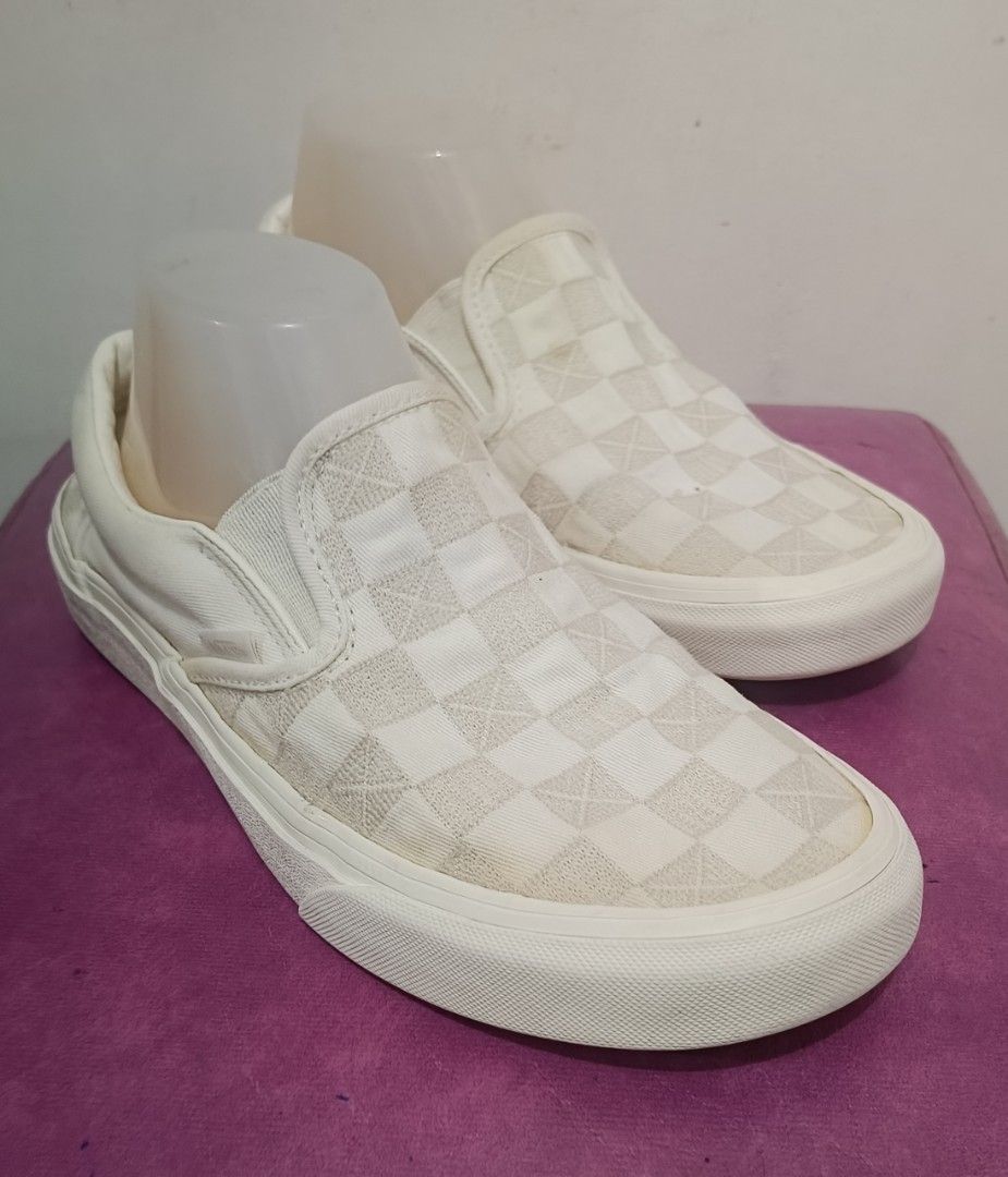 Vans Classic Slip-on Stitch Checkerboard (Category: Sneakers) located in Davao. Submitted by naxarugal (Listing ID 1462274348, Image 2). Description: ukay source issue: Wala n yong outer layer ng insole.