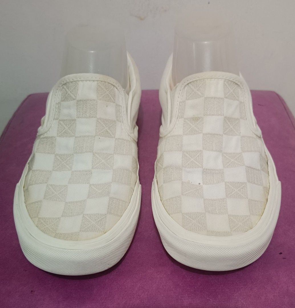 Vans Classic Slip-on Stitch Checkerboard (Category: Sneakers) located in Davao. Submitted by naxarugal (Listing ID 1462274348, Image 1). Description: ukay source issue: Wala n yong outer layer ng insole.