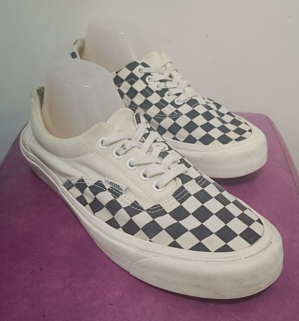 Vans Era CRFT Sneakers (Category: Sneakers) located in Davao. Submitted by naxarugal (Listing ID 1462280556, Image 2). Description: ukay source may dumi sa may likod ng ankle part size M 10 / EU 43.