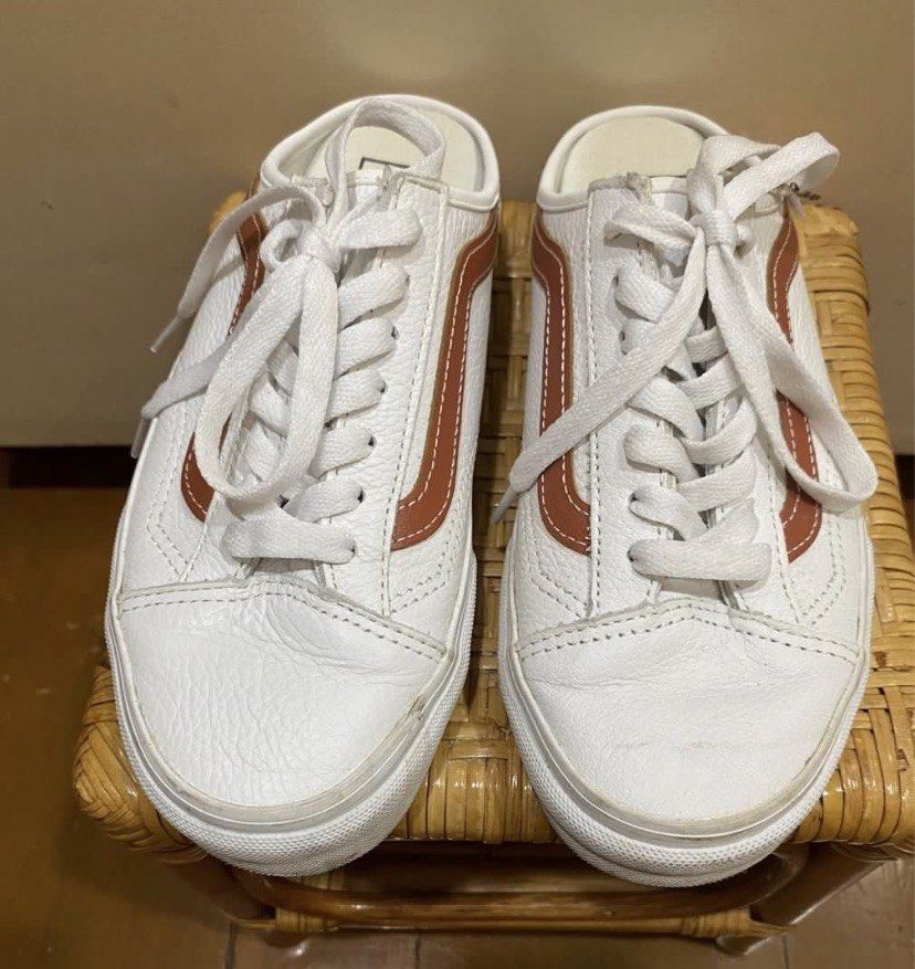 Vans Old Skool Mule White Red Leather Mules Sneakers (Category: Sneakers) located in Muntinlupa City. Submitted by hollieberrygirl (Listing ID 1462280340, Image 2). Description: Vans Leather Mules True White/Bomb Style 36 Size 7 Store bought w/ box ₱3,950 SF c/o buyer *seller is not responsible for anything that happens to the item after purchase.