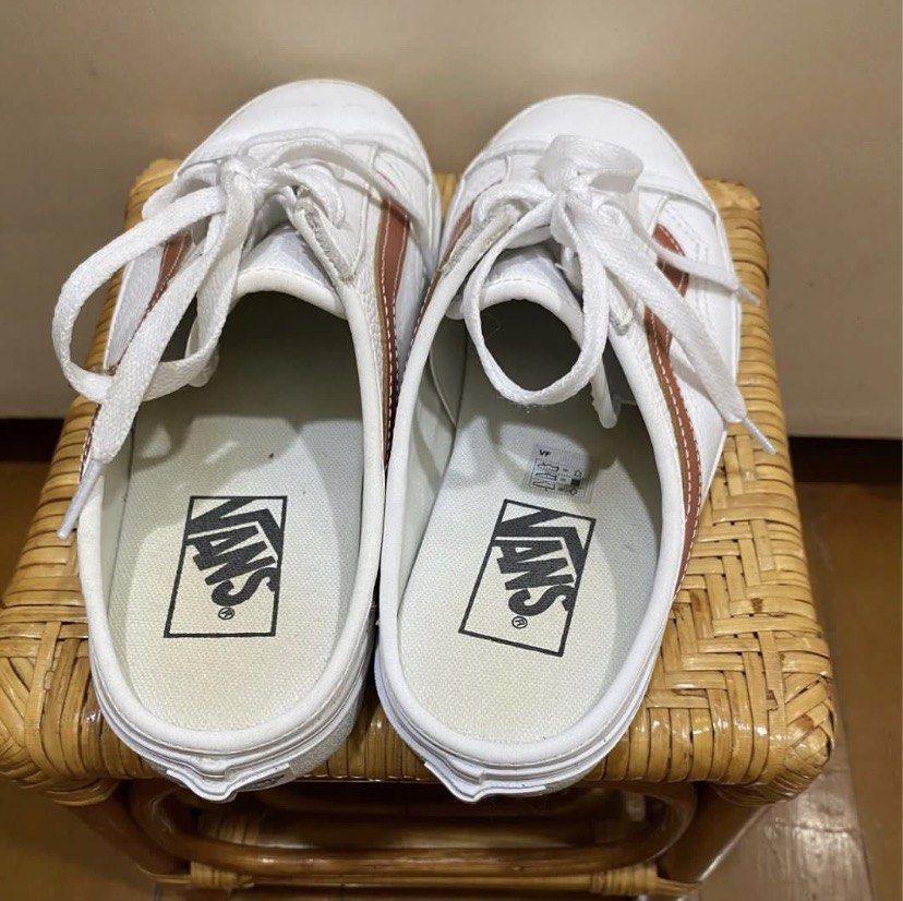 Vans Old Skool Mule White Red Leather Mules Sneakers (Category: Sneakers) located in Muntinlupa City. Submitted by hollieberrygirl (Listing ID 1462280340, Image 3). Description: Vans Leather Mules True White/Bomb Style 36 Size 7 Store bought w/ box ₱3,950 SF c/o buyer *seller is not responsible for anything that happens to the item after purchase.