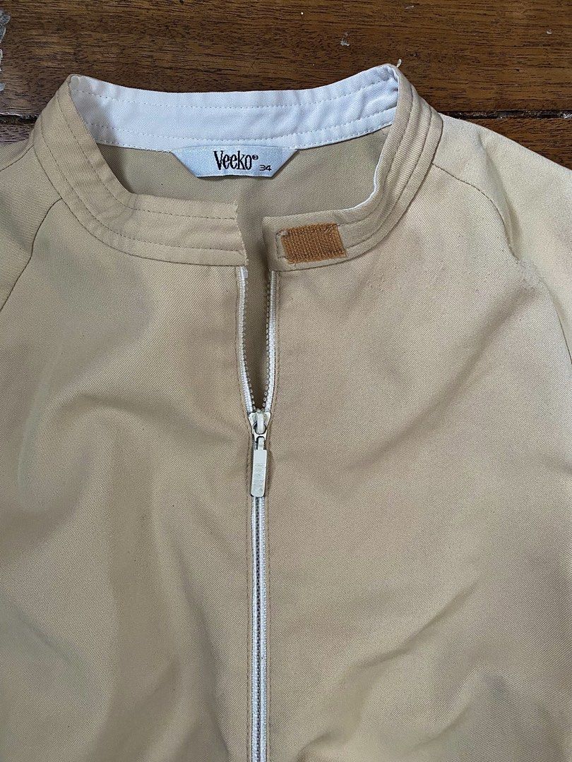 Veeko Beige Zip-Up Short Sleeve Jacket (Category: Coats, Jackets and Outerwear) located in Caloocan City. Submitted by hoellyjane (Listing ID 1462305485, Image 2). Description: - Beige short sleeve jacket from Veeko - Zip-up front closure - Classic white collar - Subtle light blue accents on the sides - Versatile for layering or wearing solo - Effortless to style for any outfit.