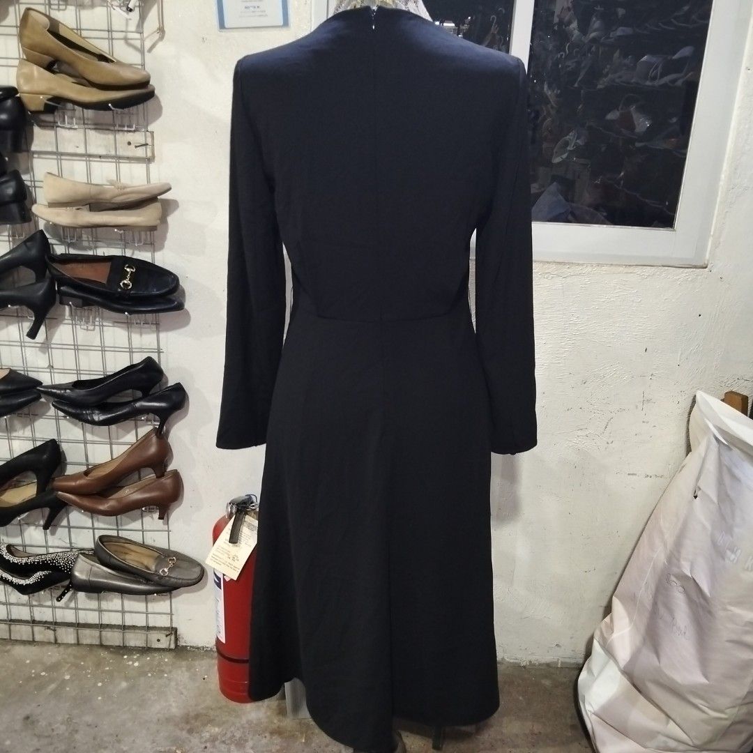 Vera Wang Dress (Category: Dresses) located in El Salvador. Submitted by francheskaukayukay (Listing ID 1462310270, Image 3). Description: Branded Super black small.
