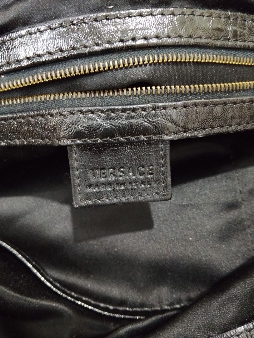 Versace (Category: Luxury Bags & Wallets) located in Roxas City. Submitted by leeeryue (Listing ID 1462321504, Image 3). Description: auth. versace no issue sign of use on handle only.