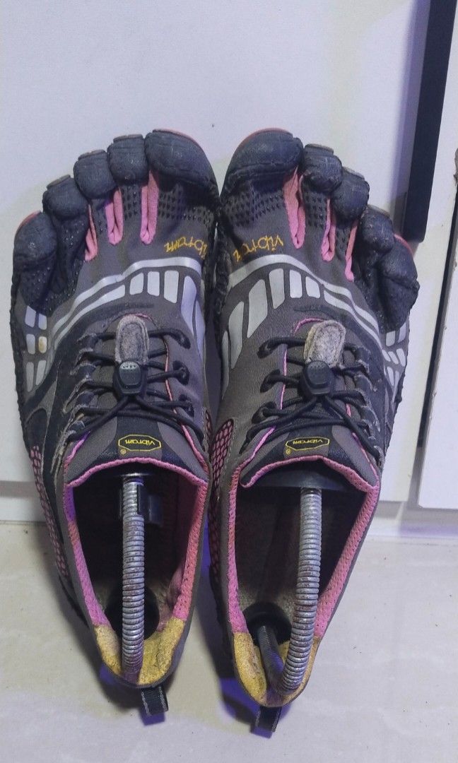 Vibram Five Fingers Shoes 7.5- 8US (Category: Sneakers) located in Manila. Submitted by wildcrystal.3b537c (Listing ID 1462308084, Image 1). Description: .