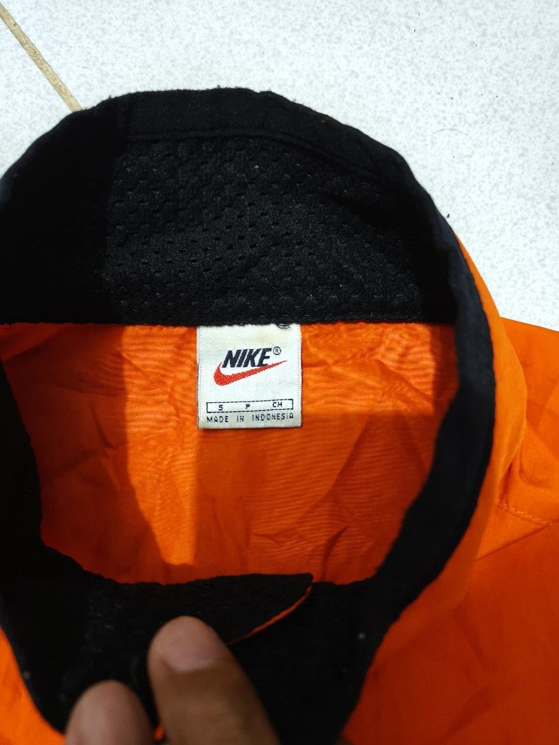 vintage 90s nike orange vest (Category: Coats, Jackets and Outerwear) located in Manila. Submitted by truehorse-68cf (Listing ID 1462283619, Image 2). Description: width 20.5 lenght 24 authentic accepting offers excellent condition.