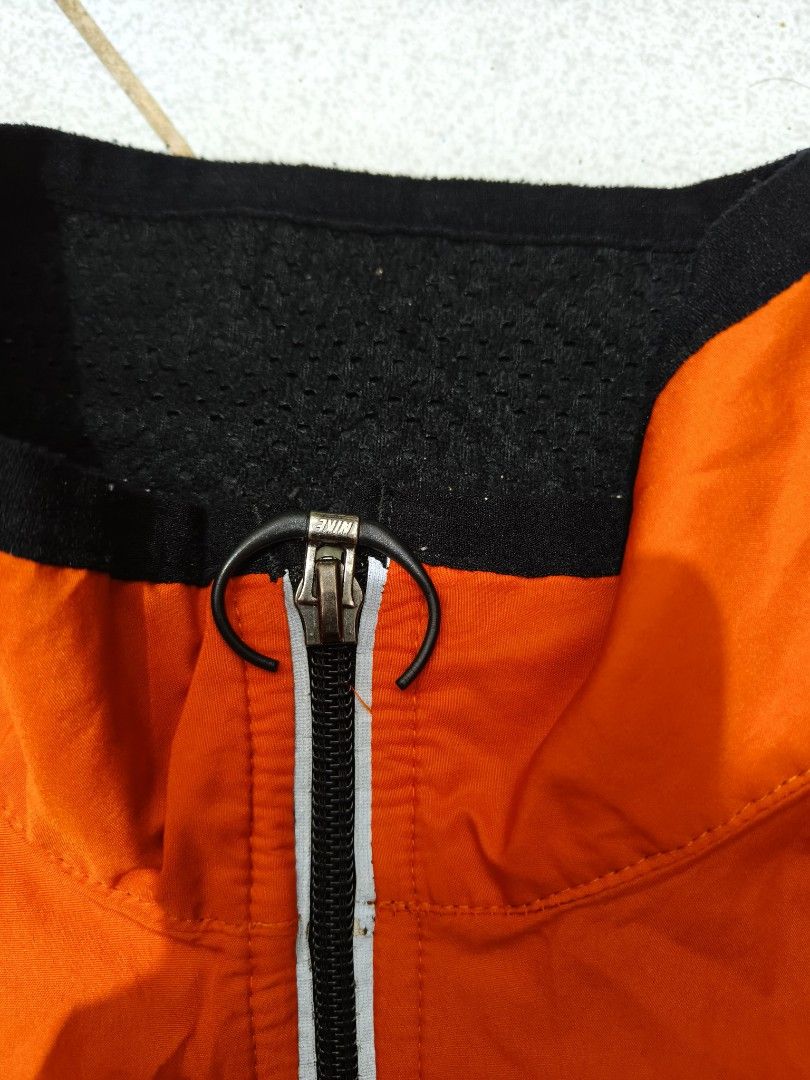 vintage 90s nike orange vest (Category: Coats, Jackets and Outerwear) located in Manila. Submitted by truehorse-68cf (Listing ID 1462283619, Image 3). Description: width 20.5 lenght 24 authentic accepting offers excellent condition.