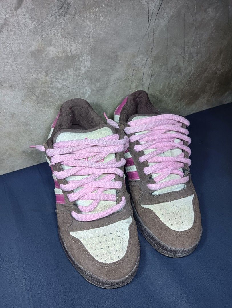VINTAGE ADIDAS SKATE SHOES COMPTON ST (Category: Casual Shoes) located in Mati. Submitted by randomfindph.22 (Listing ID 1462299875, Image 2). Description: VINTAGE SKATE SHOES COMPTON ST ISSUES ON LAST PIC THIS IS A TRIFTED PAIR.