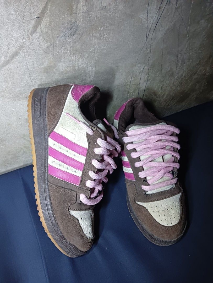 VINTAGE ADIDAS SKATE SHOES COMPTON ST (Category: Casual Shoes) located in Mati. Submitted by randomfindph.22 (Listing ID 1462299875, Image 1). Description: VINTAGE SKATE SHOES COMPTON ST ISSUES ON LAST PIC THIS IS A TRIFTED PAIR.