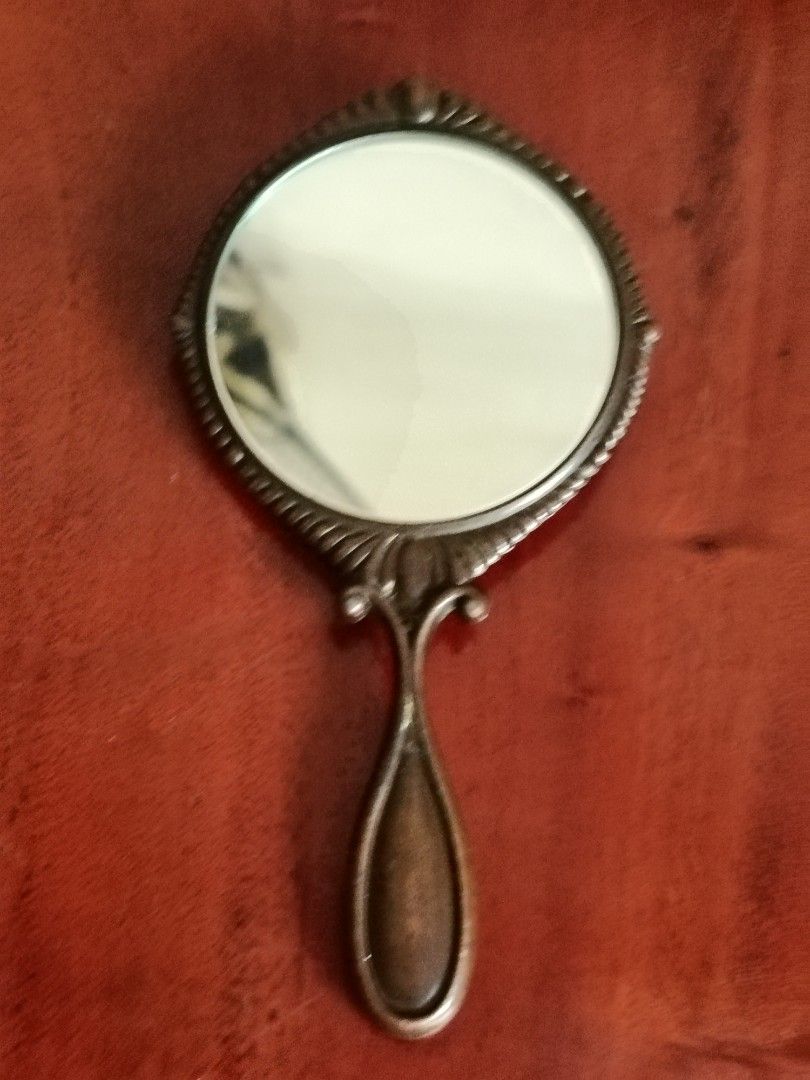 Vintage Cameo-style Hand Mirror (Category: Mirrors) located in Imus. Submitted by ABrielleC (Listing ID 1462263122, Image 2). Description: Metal Alloy Frame Length-12.5cm Diameter-6cm Japan Surplus Item First to pay Loc Imus Cavite.