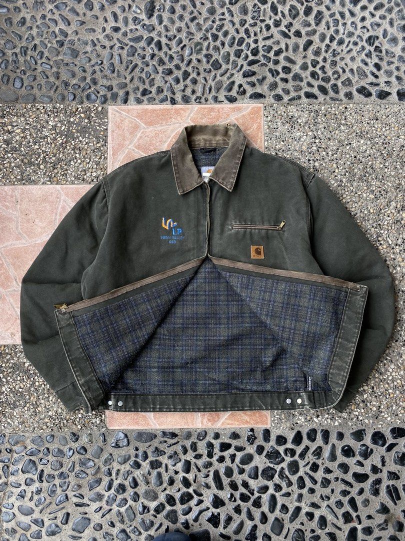 Vintage Carhartt J97 MOS (Category: Coats, Jackets and Outerwear) located in Manukan. Submitted by parasathrift. (Listing ID 1462433039, Image 2). Description: Vintage Carhartt J97 MOS Detroit Jacket Dated 2003 In a Good Condition Large on tag Dimes: 25 x 26 Boxyfit Color rate: 9/10.