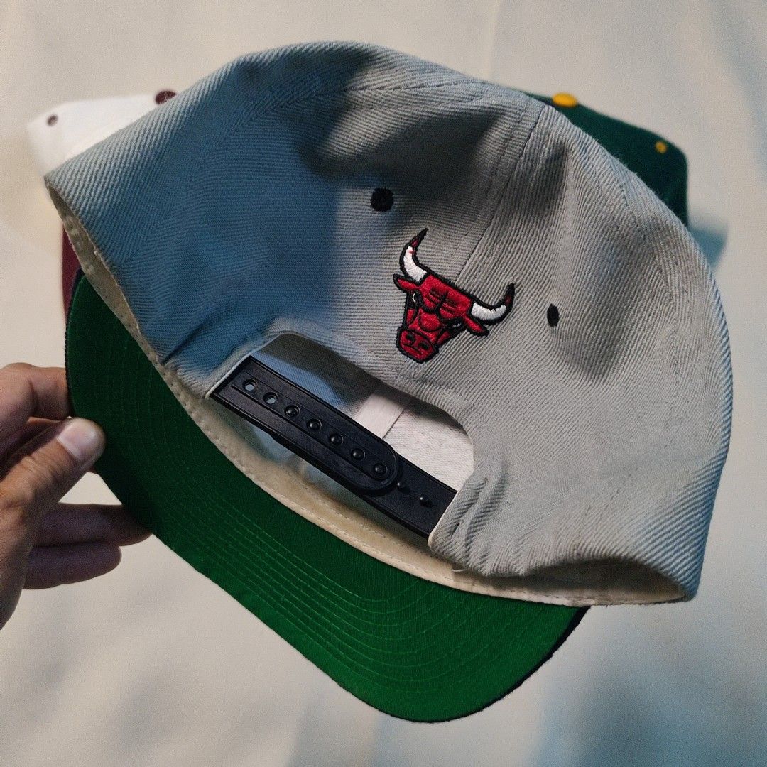 Vintage Chicago bulls Snapback (Category: Caps & Hats) located in Tarlac. Submitted by joel_dat_kom_187 (Listing ID 1462359704, Image 3). Description: vintage Chicago bulls snapback hat 2tone excellent used condition 9.8/10 colorate 9.8/10 condition one size fits all adult size wool material no flaws/ issue need wash only.