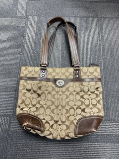 (Category: ) located in . Submitted by hypecheap (Listing ID 1462336174, Image 1). Description: .