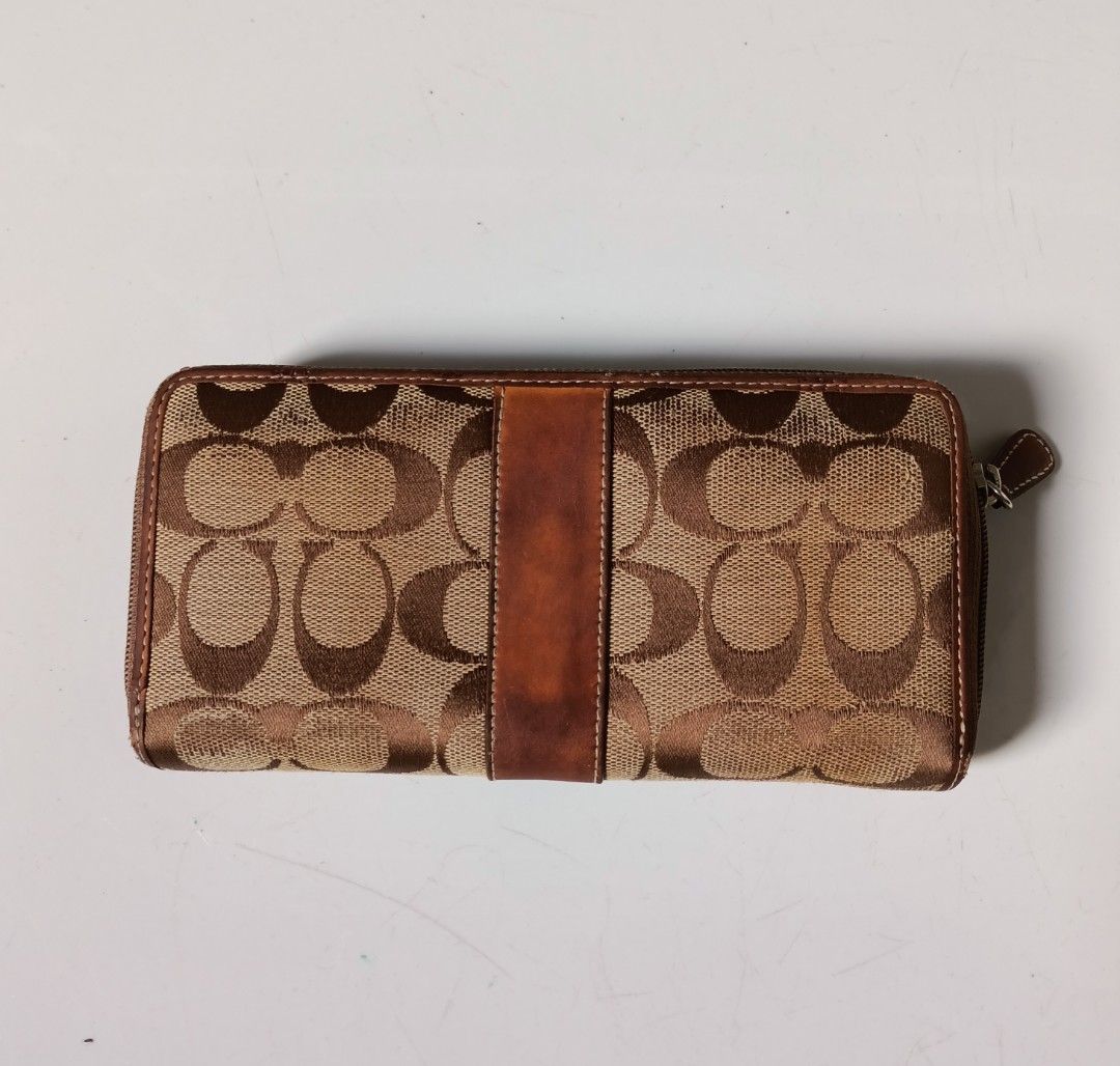 Vintage coach monogram long wallet (Category: Wallets & Card holders) located in Asingan. Submitted by arnelpalaris8 (Listing ID 1462432948, Image 1). Description: Vintage coach monogram long wallet 4 inch width 8 length Sign of used only Zip 100% working Verygood condition PM ME.