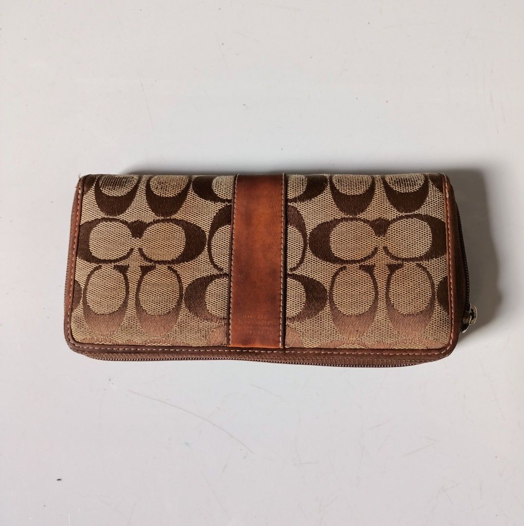 Vintage coach monogram long wallet (Category: Wallets & Card holders) located in Asingan. Submitted by arnelpalaris8 (Listing ID 1462432948, Image 2). Description: Vintage coach monogram long wallet 4 inch width 8 length Sign of used only Zip 100% working Verygood condition PM ME.