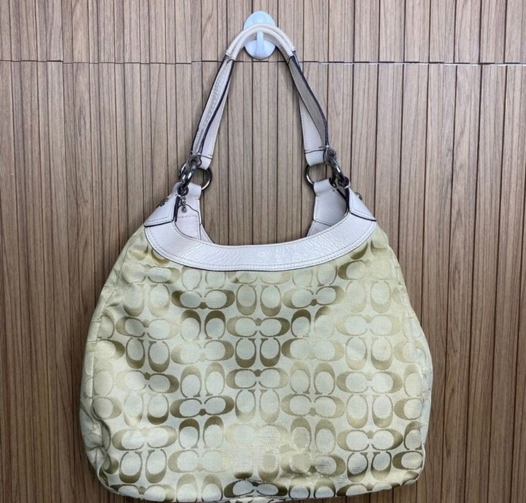 Vintage Coach Soho Lynn (Category: Shoulder Bags) located in Caloocan City. Submitted by arkiascloset (Listing ID 1462287887, Image 3). Description: Pm for more information You can add menon my official account for checking of the bag Condition: Signs of use in the canvas part see the photos, leather is still in tack no cracks Location: Sta. Lucia Nova. QC Delivery: Via pick-up, lalamove, Jnt or Flash .