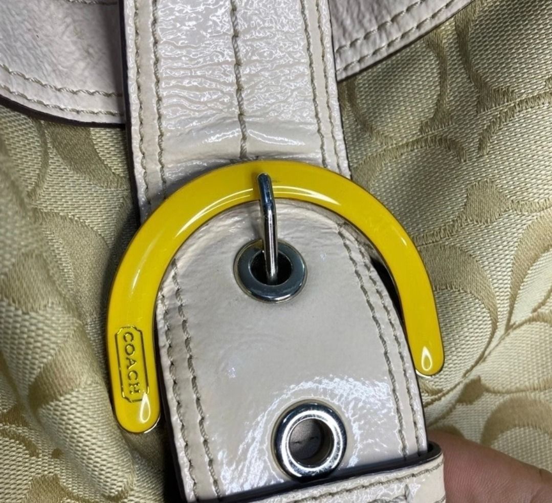 Vintage Coach Soho Lynn (Category: Shoulder Bags) located in Caloocan City. Submitted by arkiascloset (Listing ID 1462287887, Image 2). Description: Pm for more information You can add menon my official account for checking of the bag Condition: Signs of use in the canvas part see the photos, leather is still in tack no cracks Location: Sta. Lucia Nova. QC Delivery: Via pick-up, lalamove, Jnt or Flash .