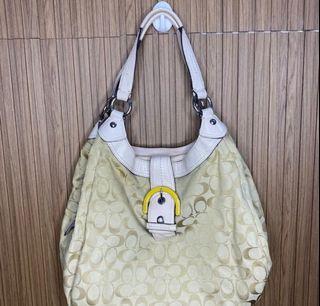 (Category: ) located in . Submitted by arkiascloset (Listing ID 1462287887, Image 1). Description: .