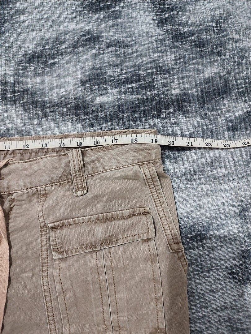 Vintage Dolce & Gabbana Cargo Pants (Category: Trousers) located in Cebu City. Submitted by haryvyylyynn (Listing ID 1462338528, Image 2). Description: Dolce and Gabbana 8500 Dm po sa ibang pics.
