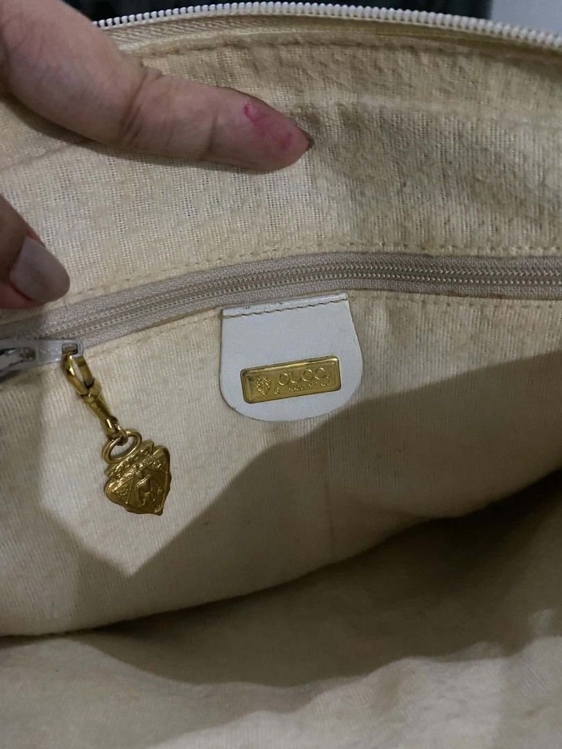 Vintage gucci (Category: Sling Bags) located in Bulacan. Submitted by jhefkheelo02163 (Listing ID 1462364591, Image 2). Description: Gg sling vintage Coded posted all detailed pic please check all posted pic No flaws normal sign of usage only .