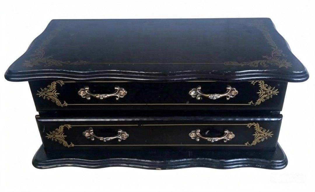 Vintage Jewelry Box (Category: Accessory Holder, Box & Organizers) located in Bulacan. Submitted by gjeen (Listing ID 1462361518, Image 2). Description: .